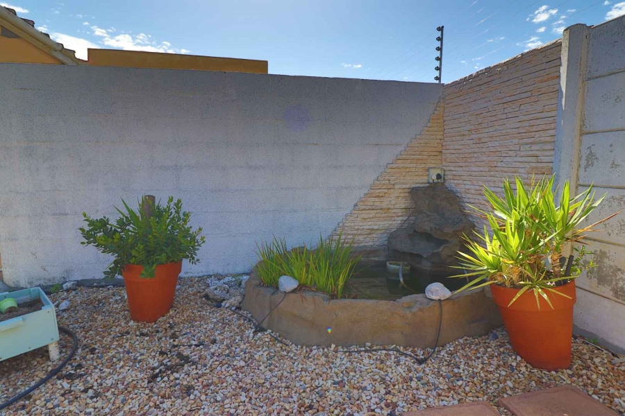 5 Bedroom Property for Sale in Sanddrift Western Cape